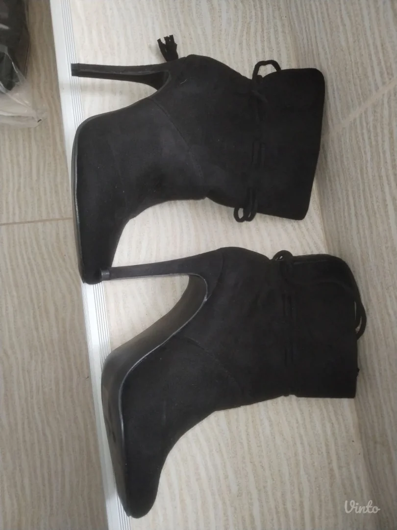 Polucizme na štiklu