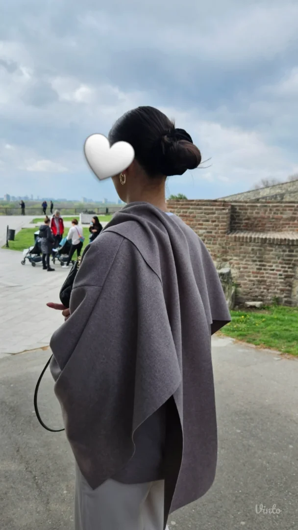 Elegantna pelerina sa šalom