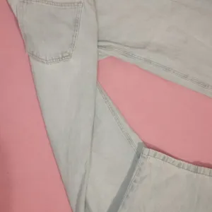 Svetloplave ženske farmerice