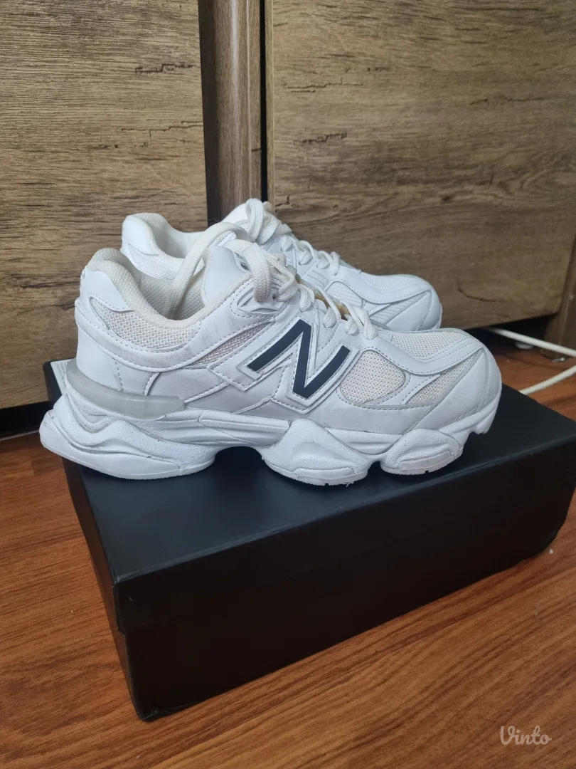 Zenske patike New Balance 9060 br.39