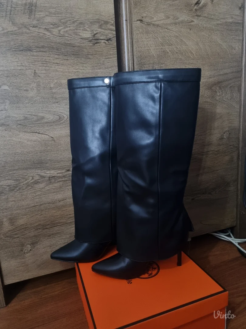 Cizme na stiklu viralne br.39