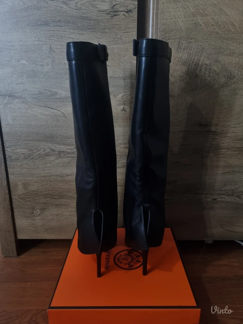 Cizme na stiklu viralne br.39