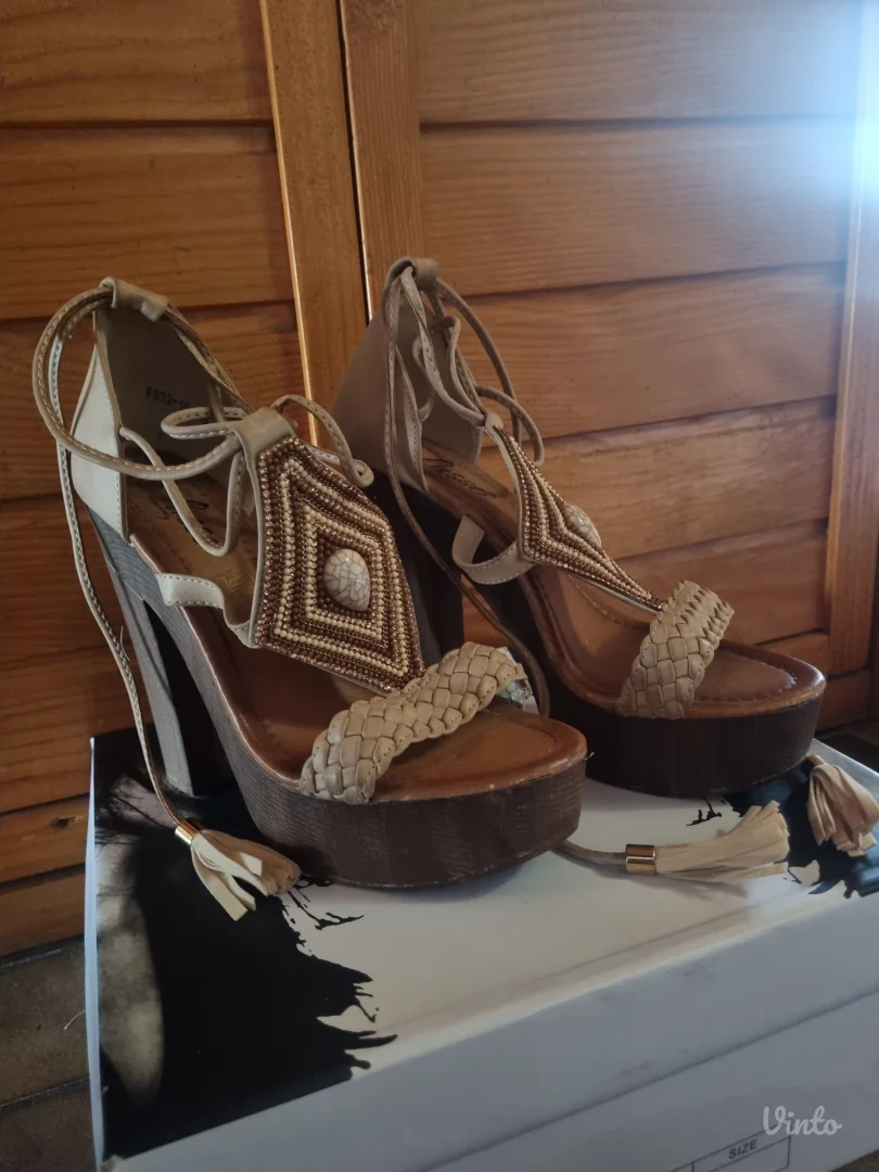 Sandale na stiklu br.39