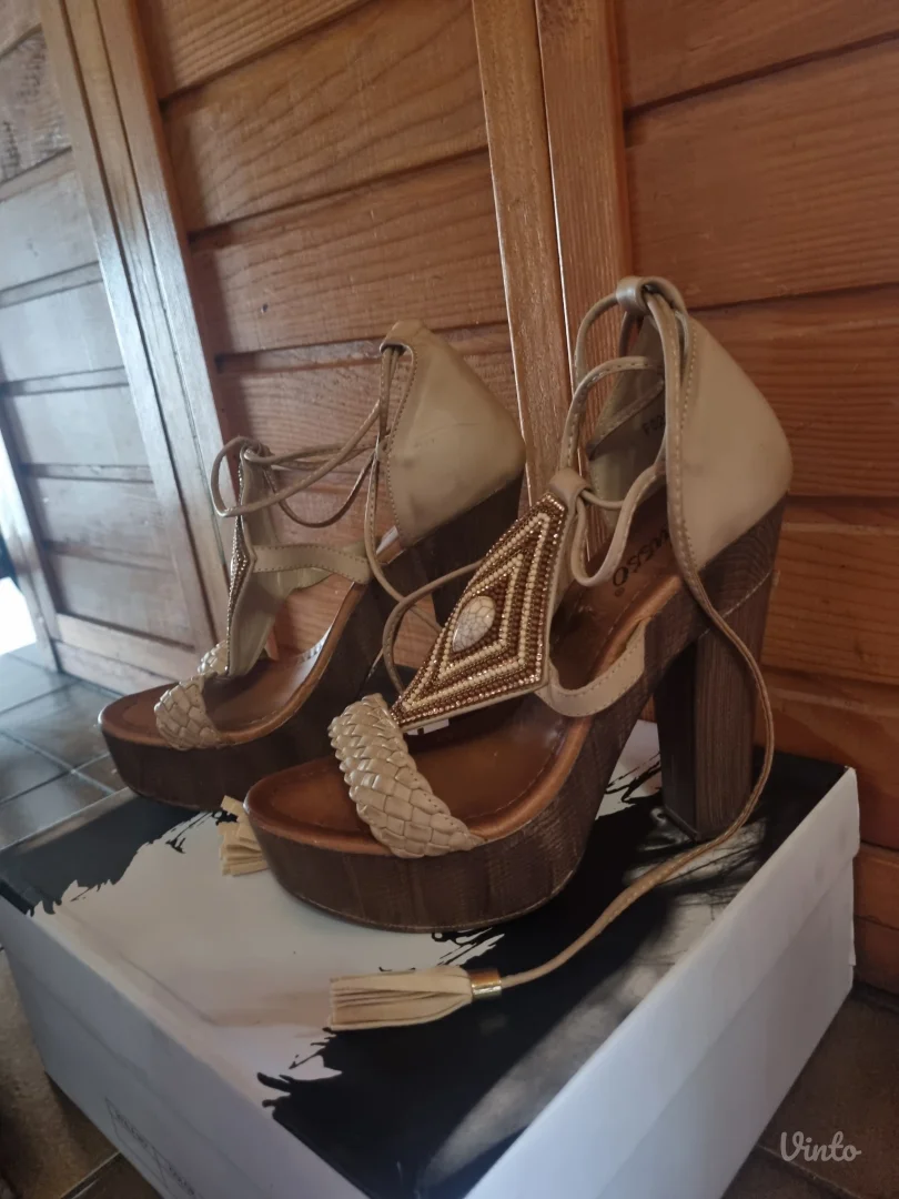 Sandale na stiklu br.39