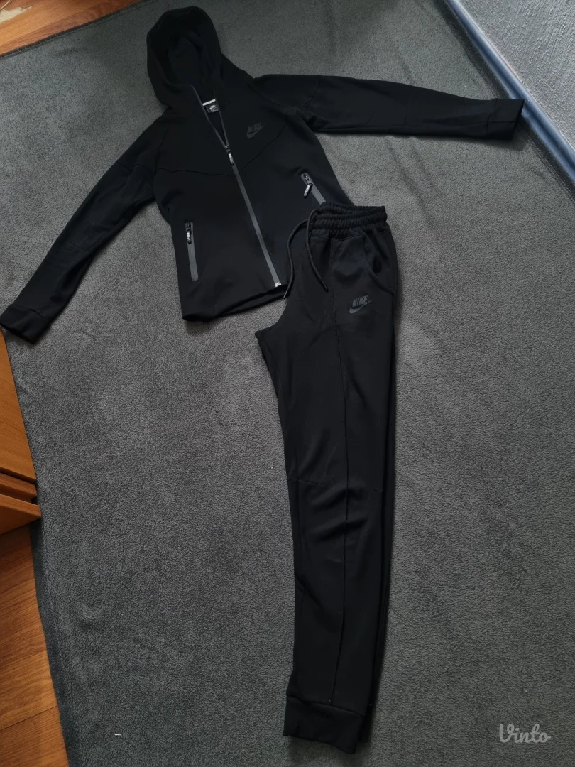 Nike komplet zenska trenerka S