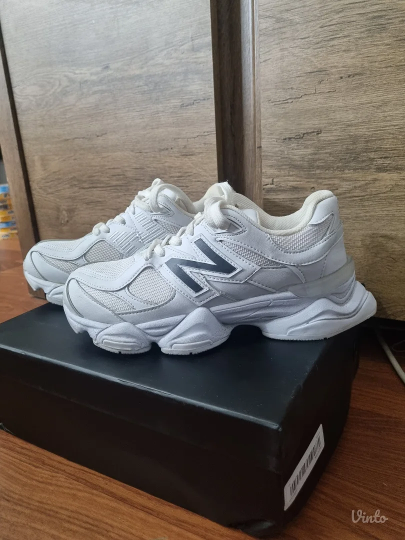 Zenske patike New Balance 9060 br.39