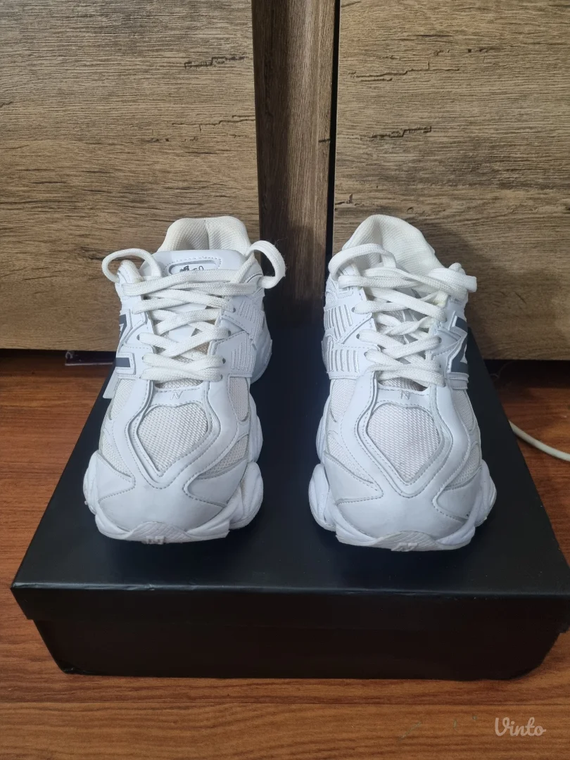 Zenske patike New Balance 9060 br.39