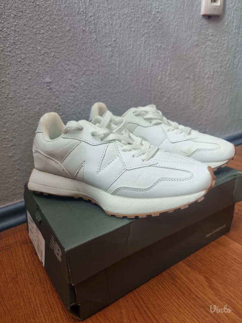 Zenske patike New Balance 327 br.39