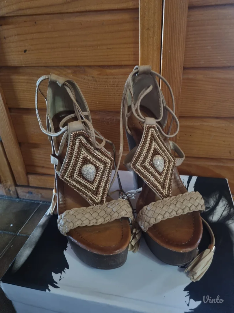 Sandale na stiklu br.39