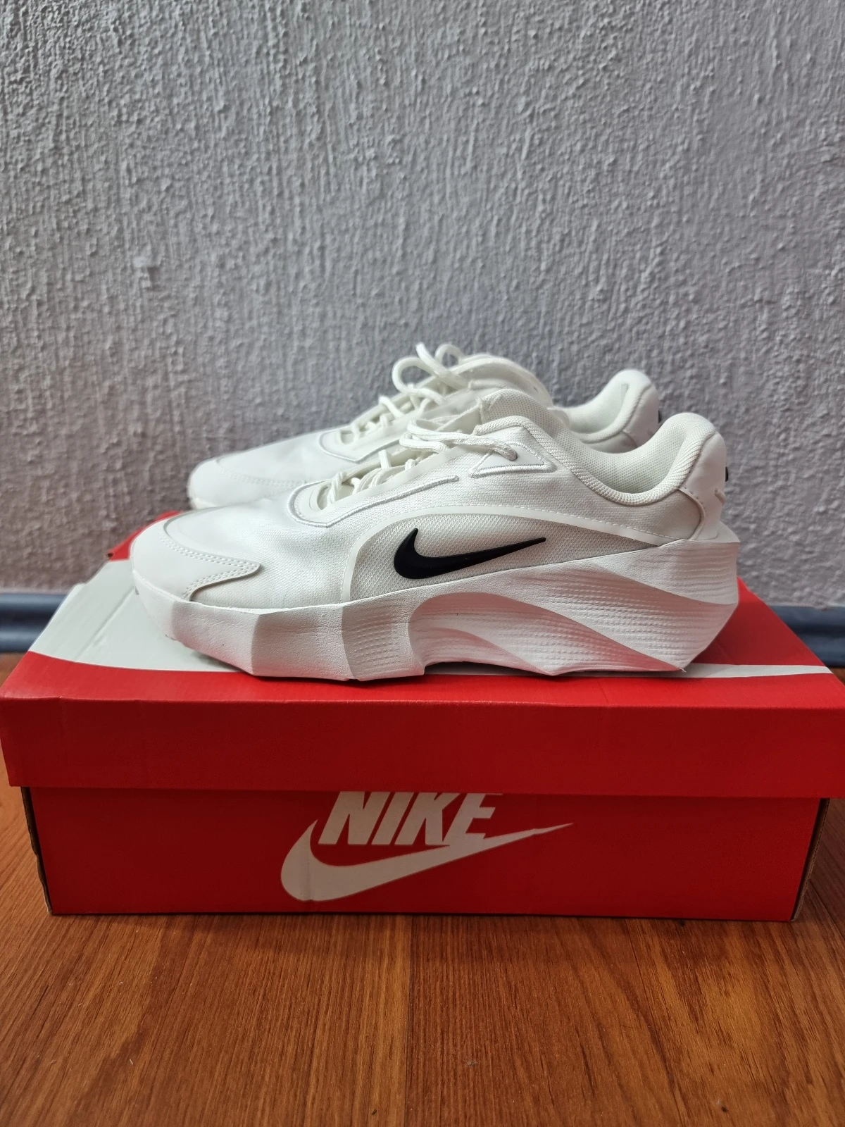 Nike Aura Edge zenske patike br.39