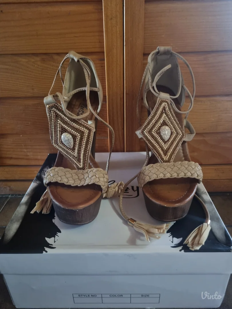 Sandale na stiklu br.39