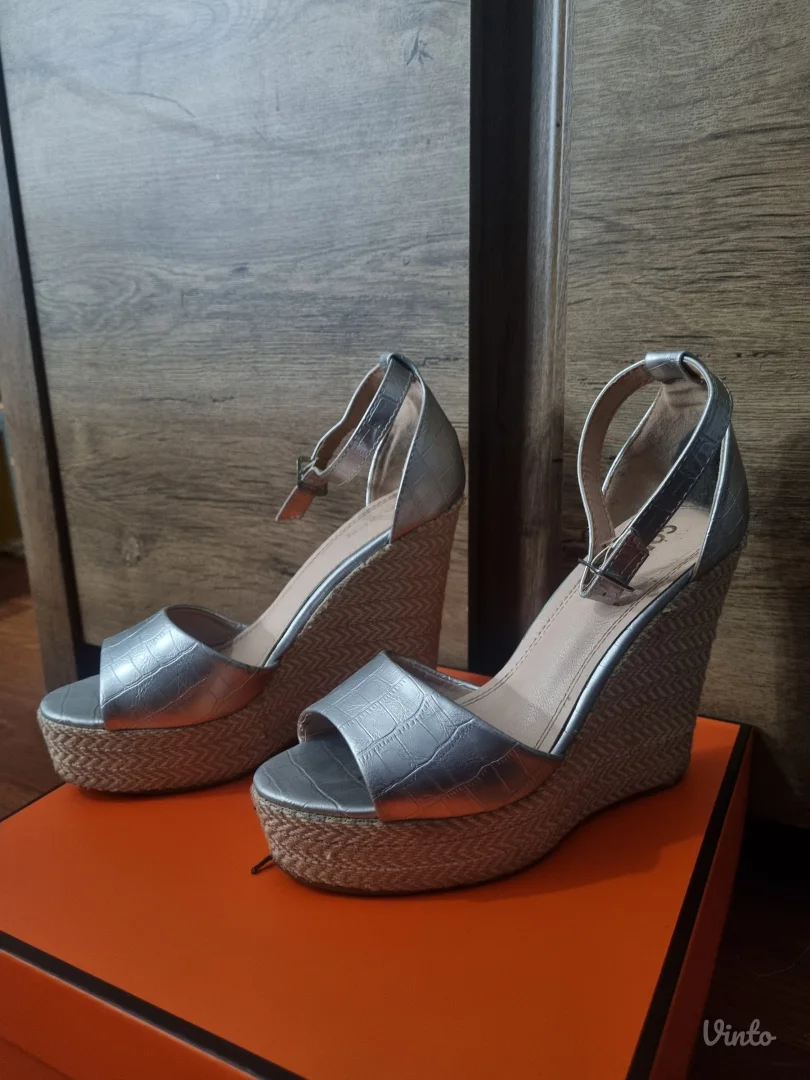 Sandale na platformu br.39