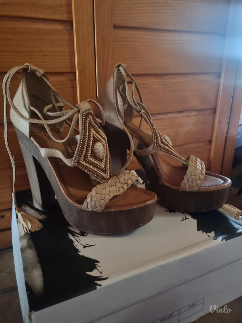 Sandale na stiklu br.39