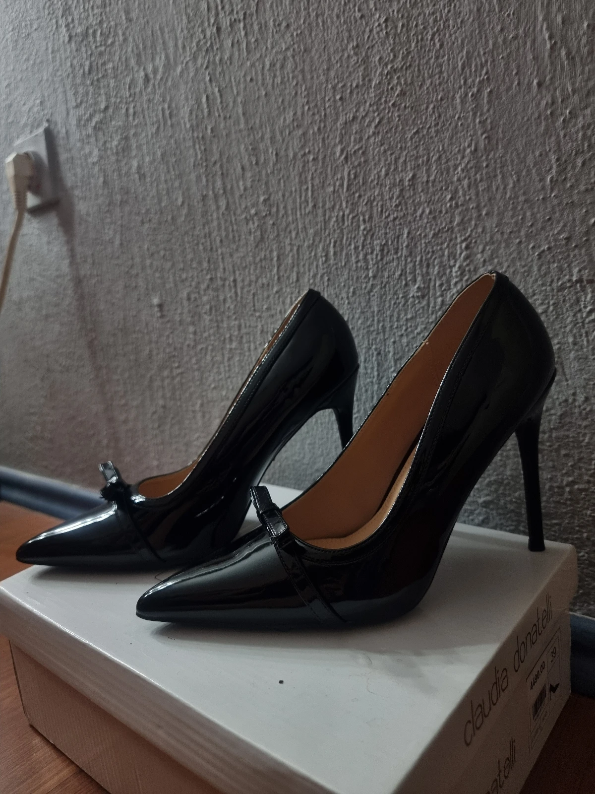 Lakovane crne salonke br.39