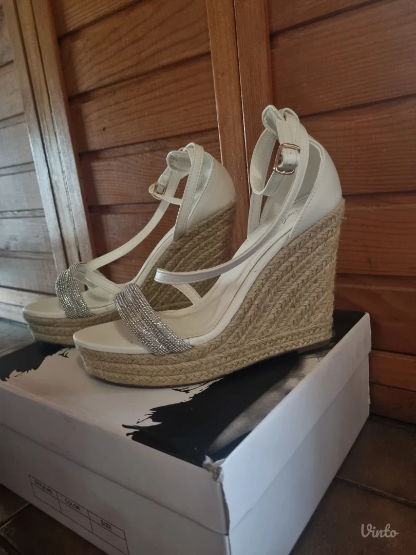 Sandale na platformu br.39