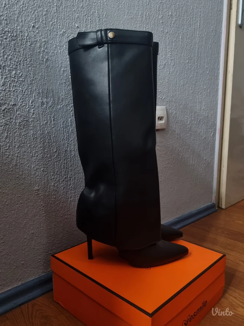 Viralne cizme na stiklu br.39