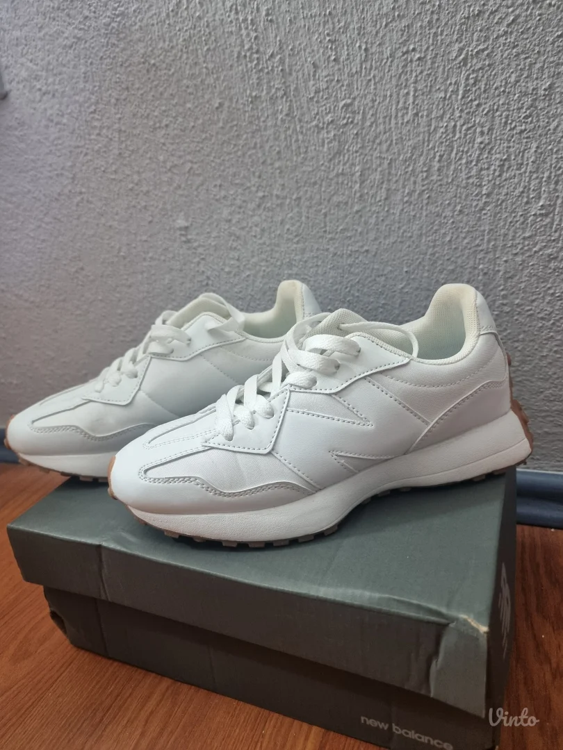 Zenske patike New Balance 327 br.39