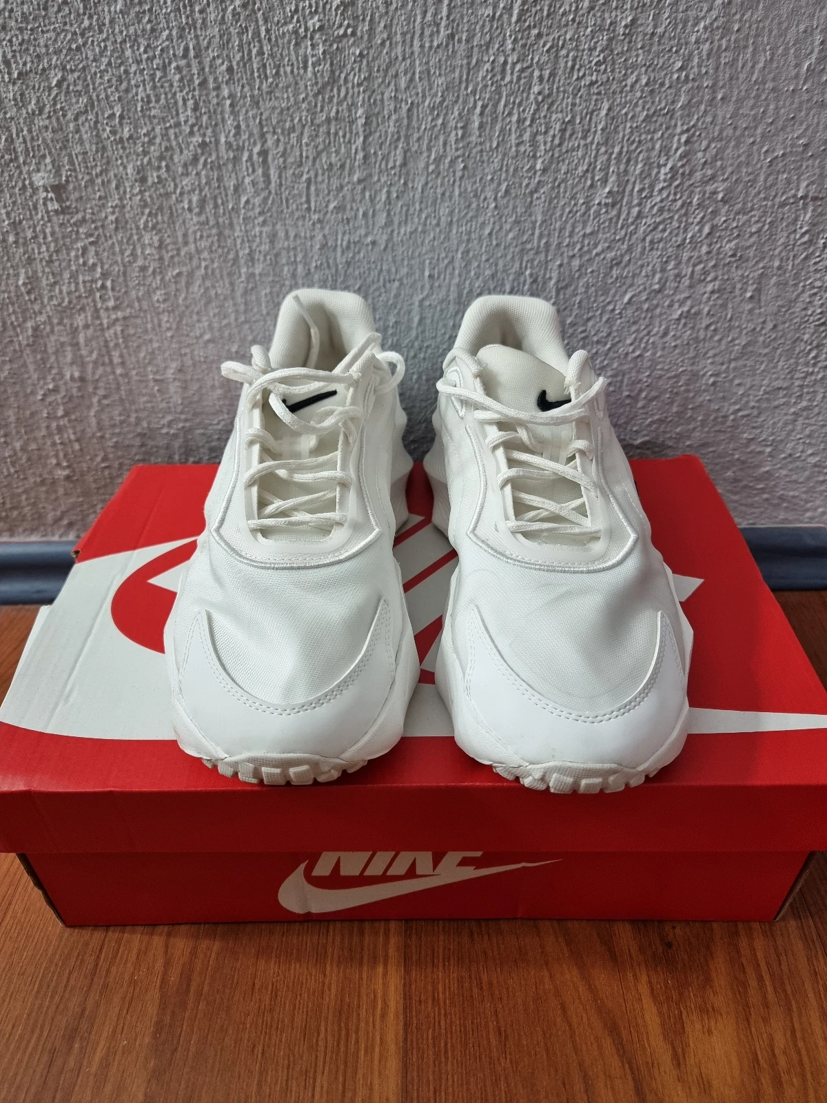 Nike Aura Edge zenske patike br.39