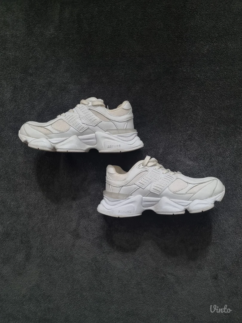 New Balance 9060 zenske patike br.39