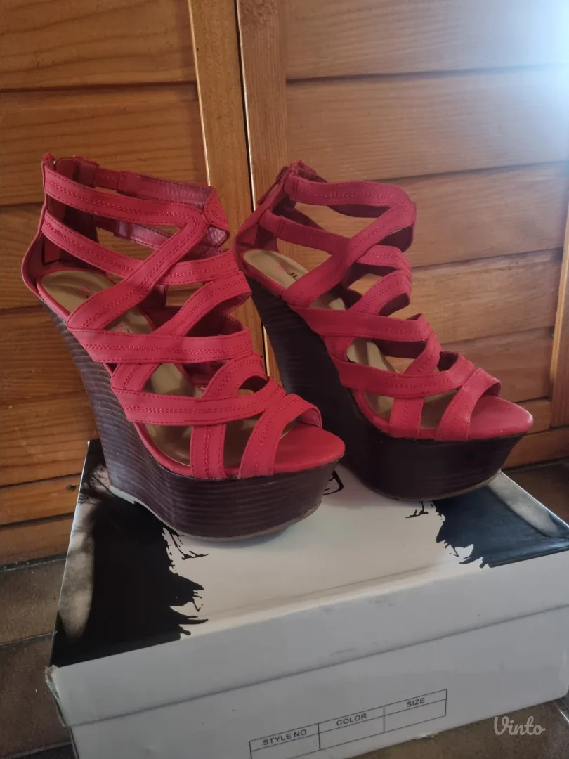 Sandale na platformu br.39