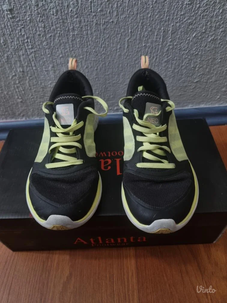 Zenske patike Adidas Neo br. 36.5