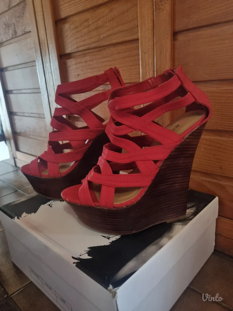 Sandale na platformu br.39