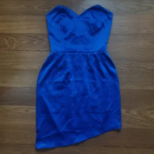 Elegantna kratka haljina S