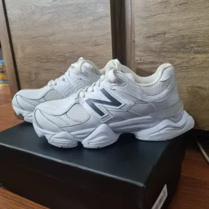 Zenske patike New Balance 9060 br.39