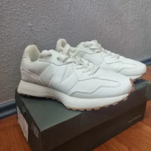 Zenske patike New Balance 327 br.39