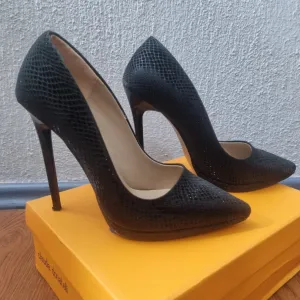 Elegantne crne salonke br.39