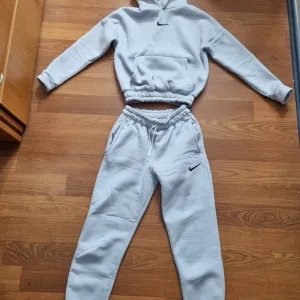 Zenska komplet trenerka Nike S