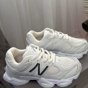 Zenske patike New Balance 9060 br.39