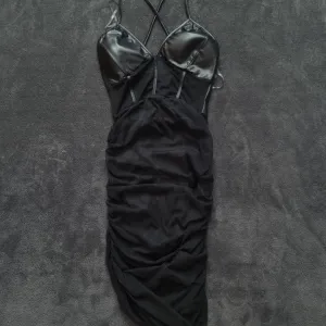 Crna sexy haljinica S