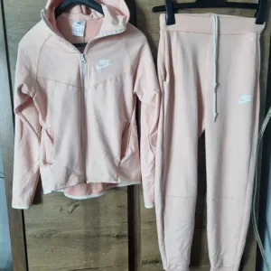 Zenska komplet trenerka Nike S