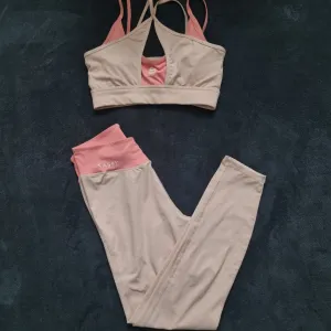 Komplet za trening Sassy M