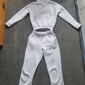 Zenska komplet trenerka Nike S