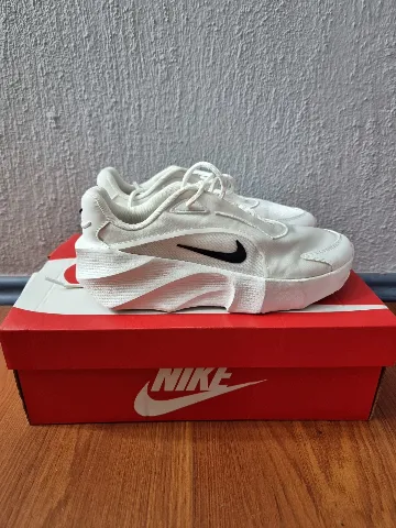 Nike Aura Edge zenske patike br.39