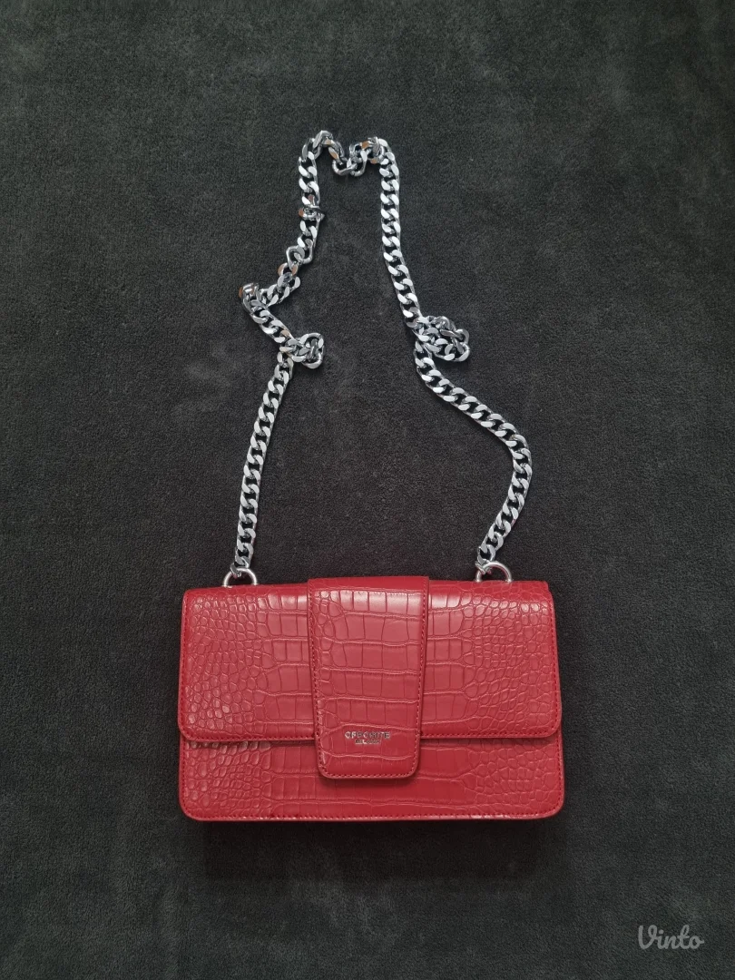 Crvena torbica Opposite