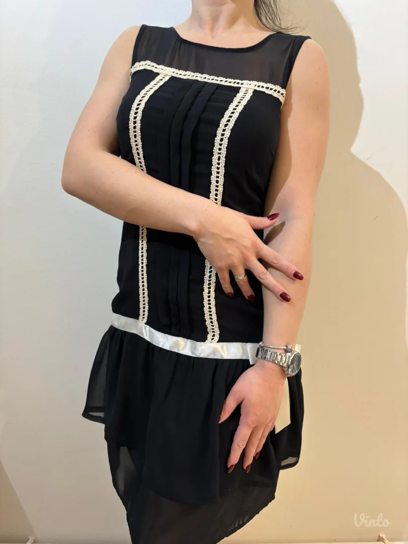 Crna haljina sa krem detaljima