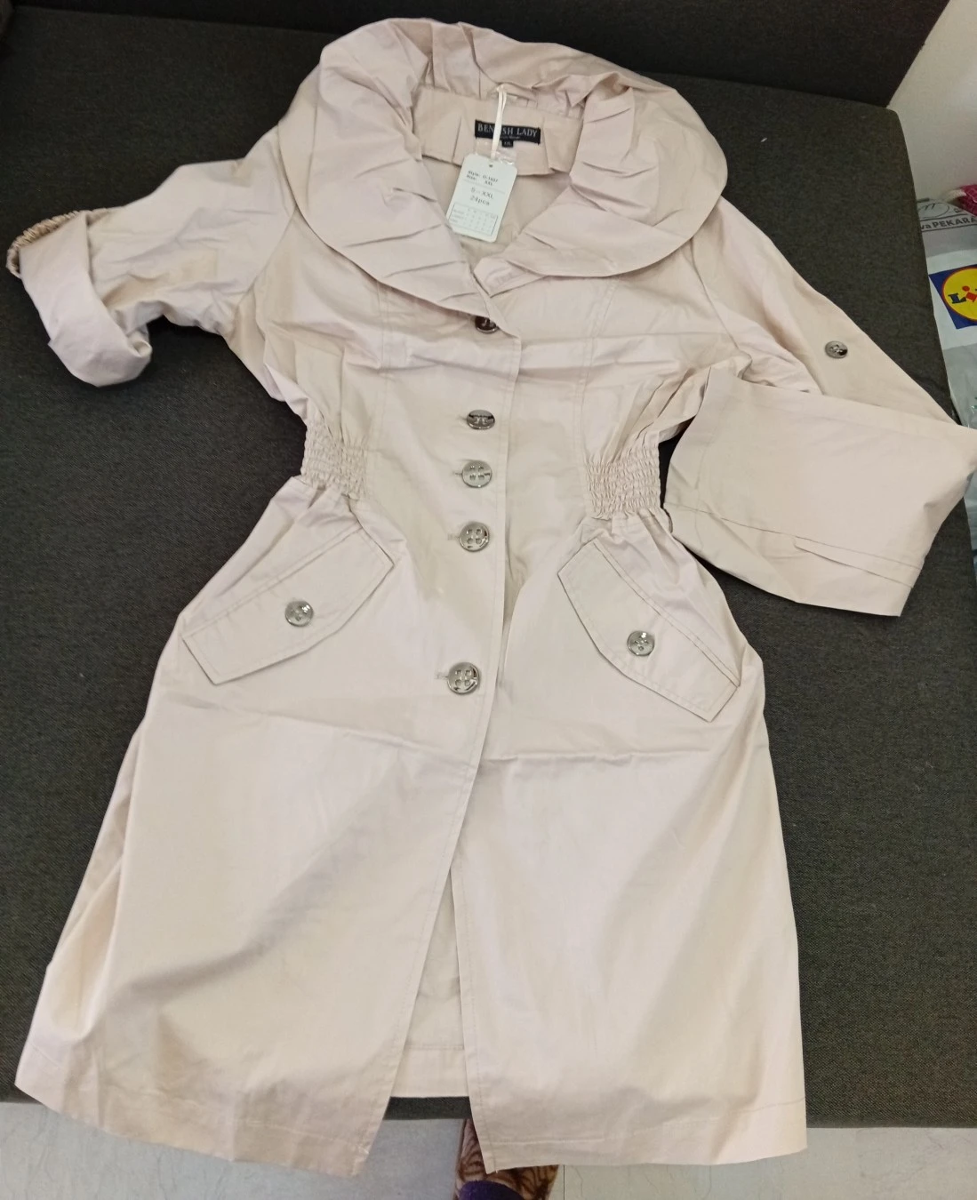NOVO!Atraktivan bež mantil sa žabicama u struku S-XXL