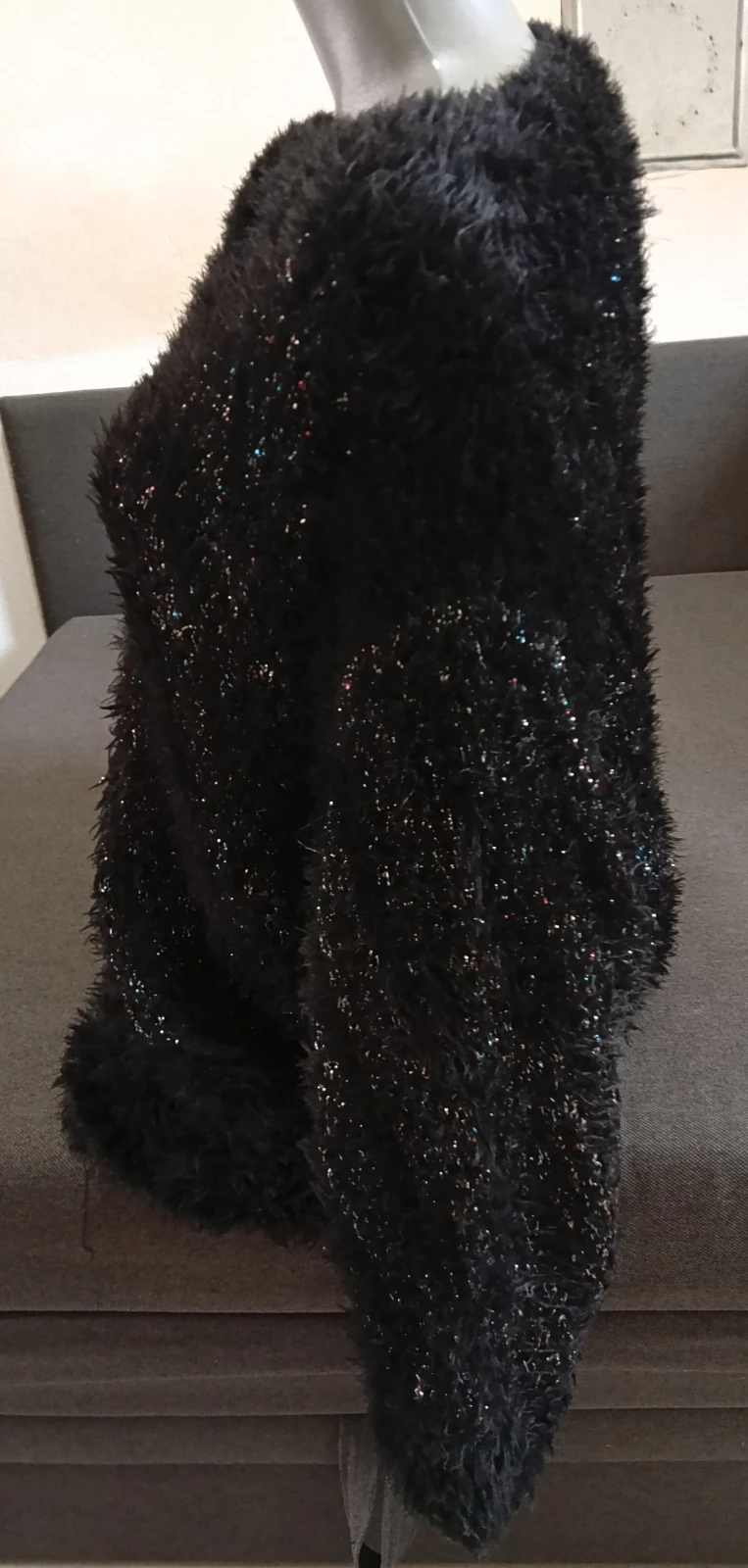Vintage čupavi crni džemper sa gliterom (90s, Švedska)