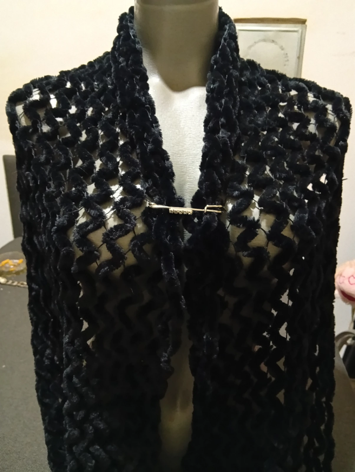 Vintage crni plišani komplet ŠAL (230cm) + ŠEŠIR (90s / Chenille)