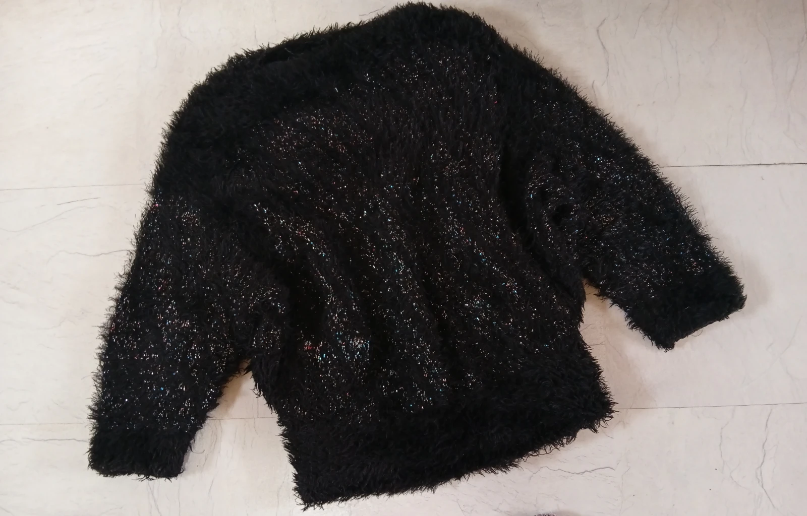 Vintage čupavi crni džemper sa gliterom (90s, Švedska)