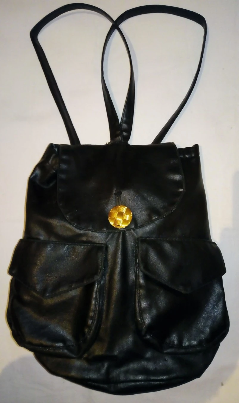 Vintage Crni Ranac- Torbica (23x21 cm) sa Zlatnim Detaljem