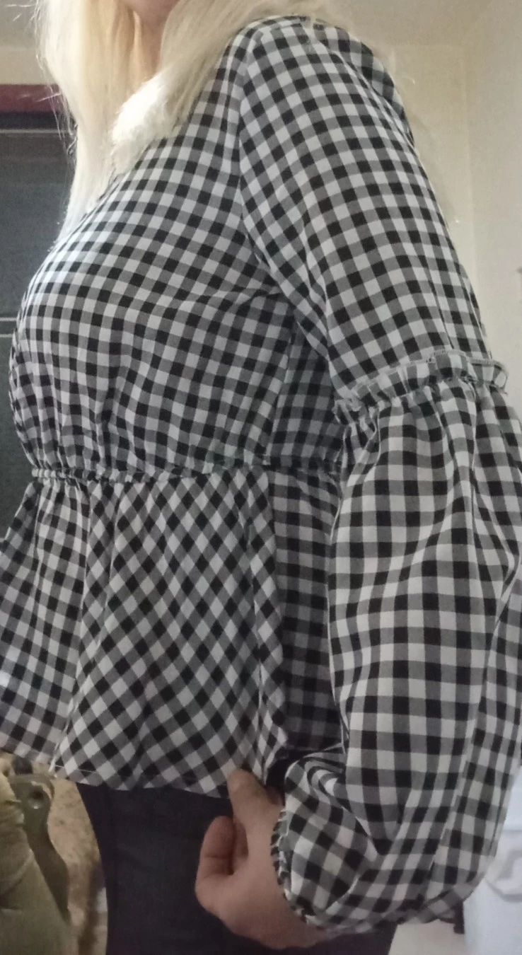 NOVA SHEIN karirana peplum bluza sa puf rukavima (M)
