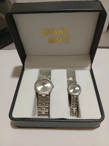 LUCIANO ABBATE Set Satova za Nju i Njega u Originalnoj Kutiji RETKO