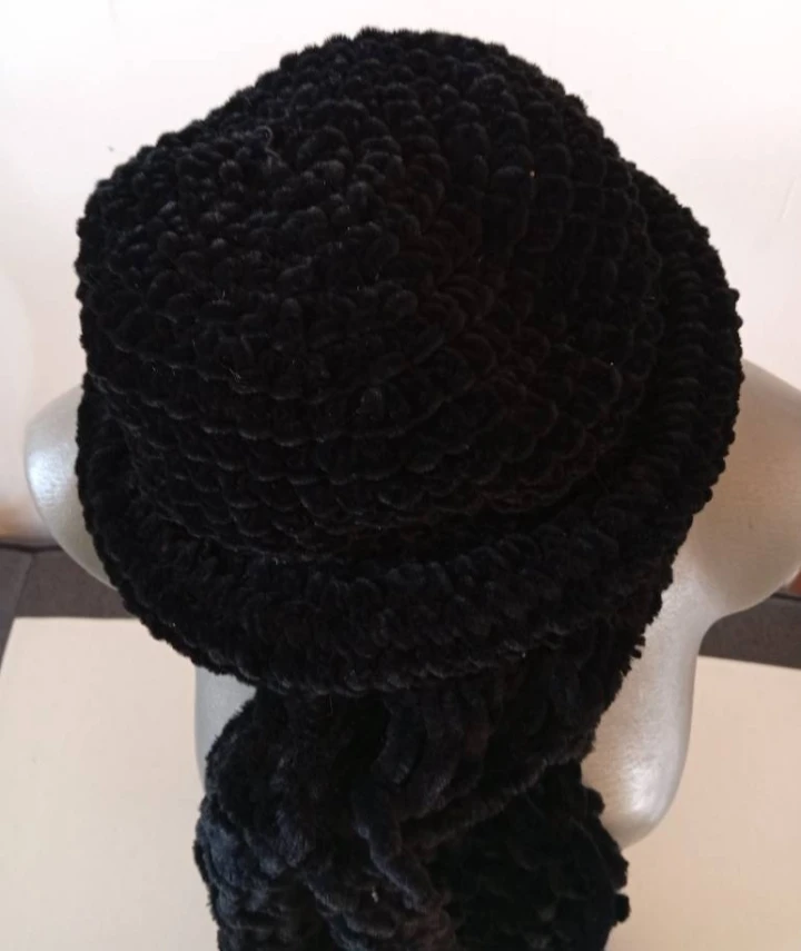 Vintage crni plišani komplet ŠAL (230cm) + ŠEŠIR (90s / Chenille)