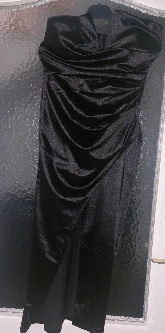 Tri haljine za 2000 din