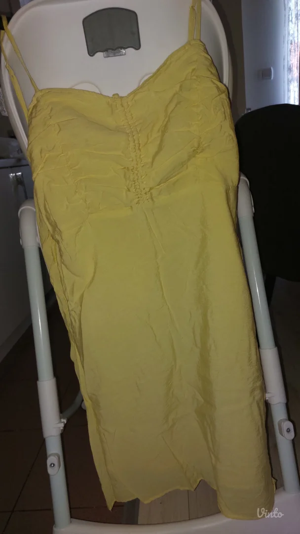 Tri haljine za 2000 din