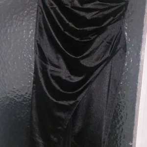 Tri haljine za 2000 din